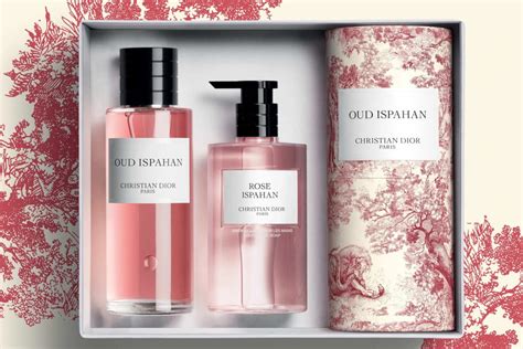 dior oud ispahan avec rouge à lèvres